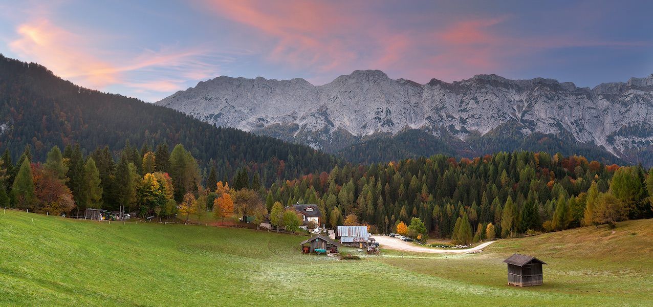Die Farben der Laubbäume auf Herbstspaziergängen im Trentino erleben